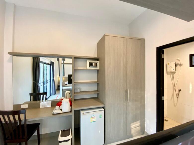 Hostal Pensiri House