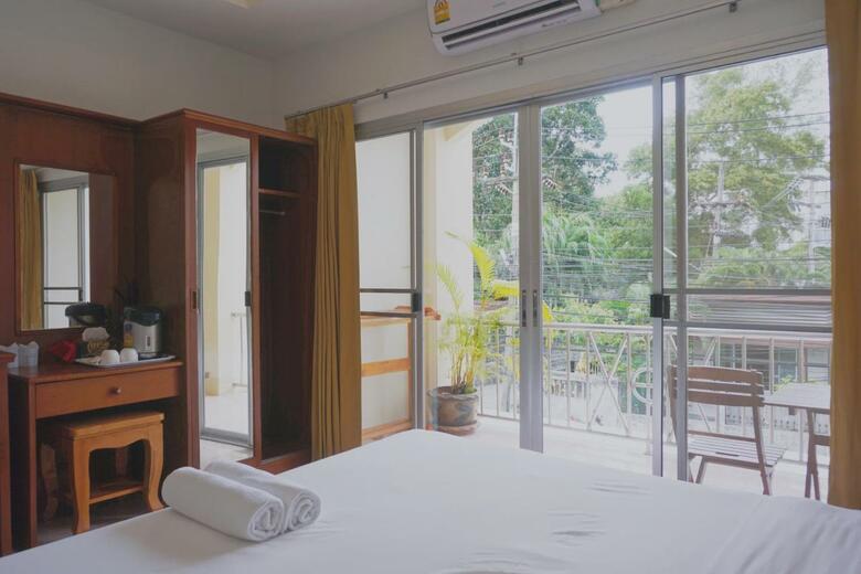 Hostal Pensiri House