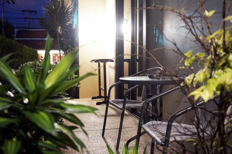 Hostal Pensiri House