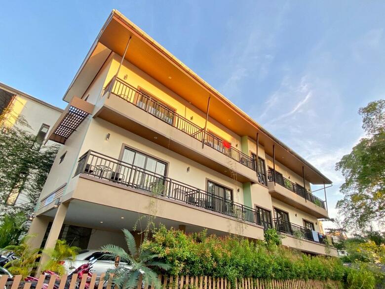 Hostal Pensiri House