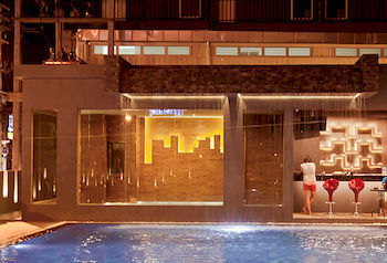 Hotel 101 Holiday Suite