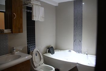 Hotel The Privi Suites