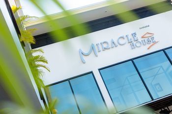 Hotel Miracle House