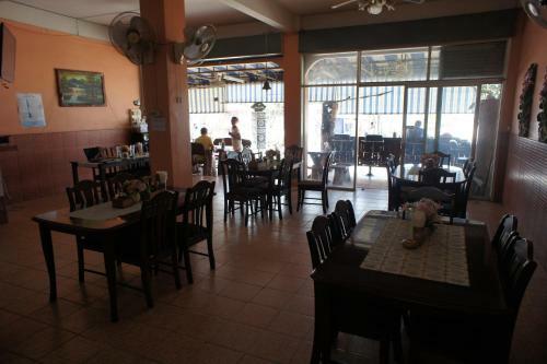 Albergue River Hotel