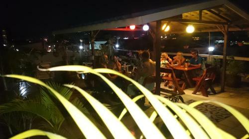 Albergue River Hotel