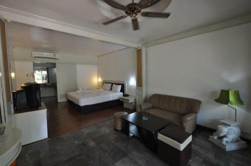 Basaya Beach Hotel & Resort
