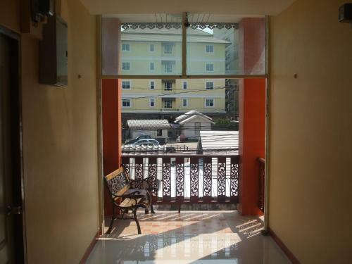 Hostal Aura House