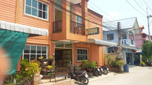 Hostal Aura House
