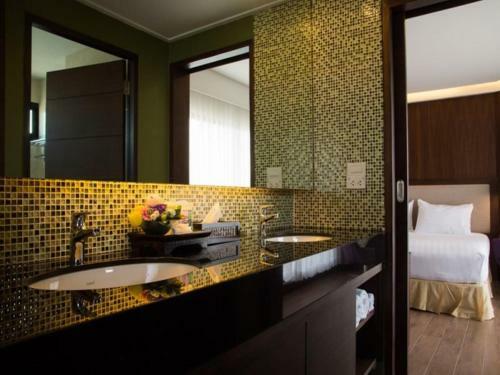 Bay Breeze Hotel