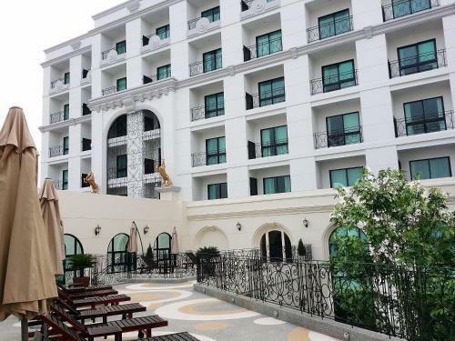 S.n. Plus Hotel
