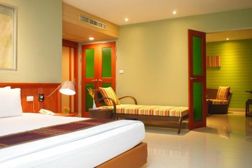 Long Beach Cha-am Hotel