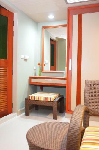 Long Beach Cha-am Hotel