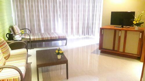 Long Beach Cha-am Hotel