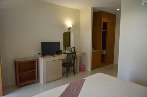 Hotel Nakara Long Beach Resort