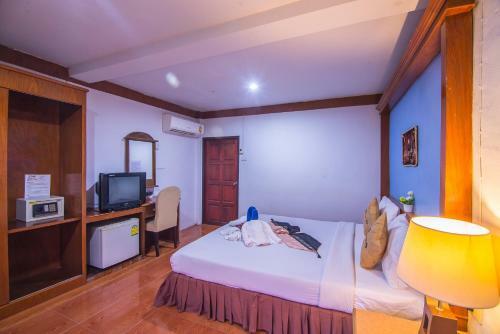 Lanta Nice Beach Resort