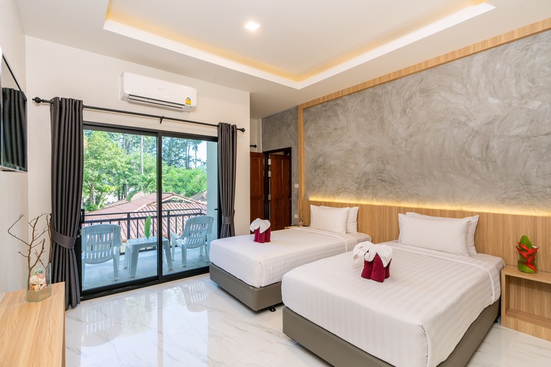 Hotel Kaw Kwang Beach Resort