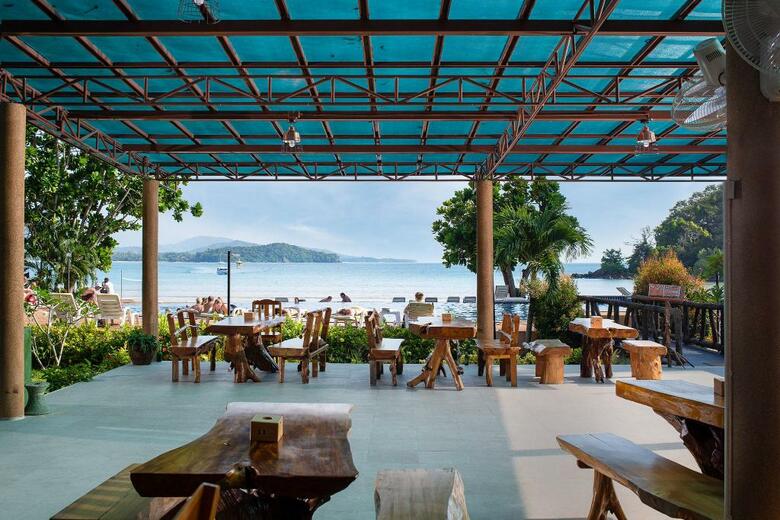 Hotel Kaw Kwang Beach Resort