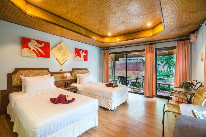 Hotel Kaw Kwang Beach Resort