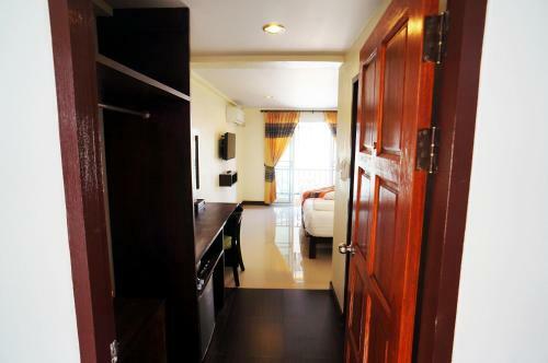 Hostal Manee House