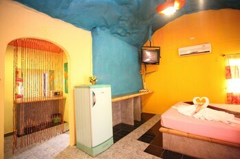 Hotel Cha-ba Bungalow & Art Gallery