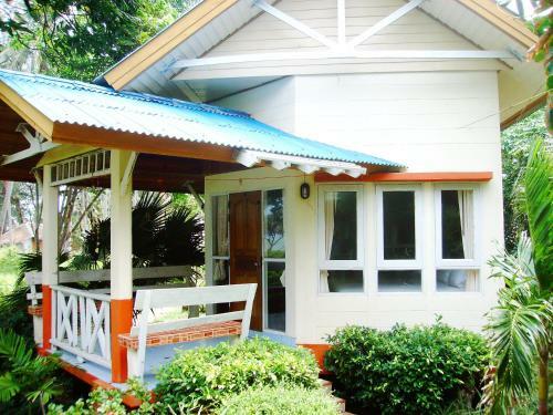 Lanta Palm Beach Resort