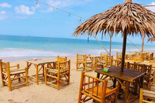 Lanta Palm Beach Resort