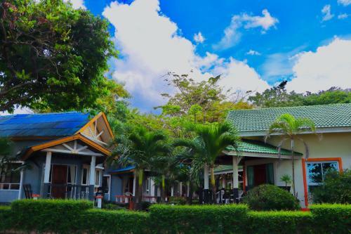 Lanta Palm Beach Resort