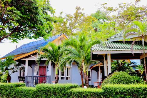 Lanta Palm Beach Resort