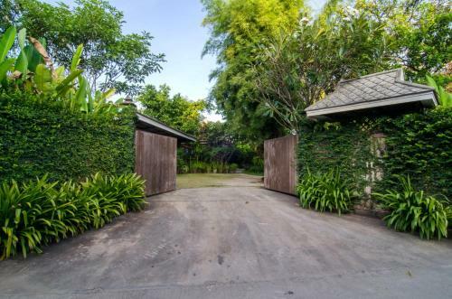 X2 Chiang Mai South Gate Villa