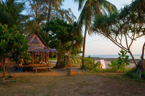Hotel Lanta Coral Beach Resort
