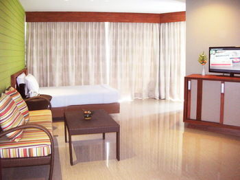 Long Beach Cha Am Hotel