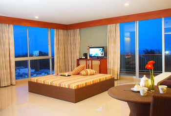 Long Beach Cha Am Hotel