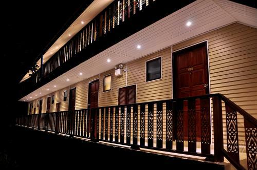 Hotel Phi Phi Natural Resort