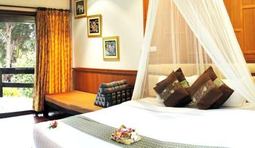 Hotel Phi Phi Natural Resort