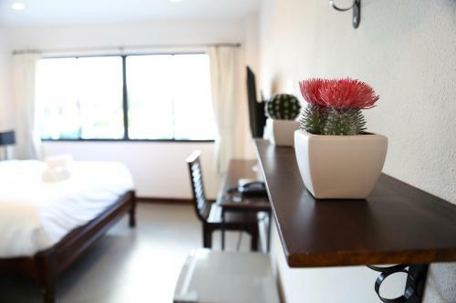 Sabai Hotel & Hostel