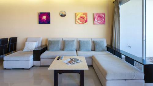 Apartamentos Baan Poolom Beachfront Condominium