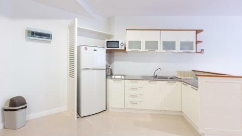 Apartamentos Baan Poolom Beachfront Condominium