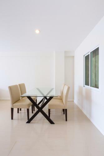 Apartamentos Baan Poolom Beachfront Condominium
