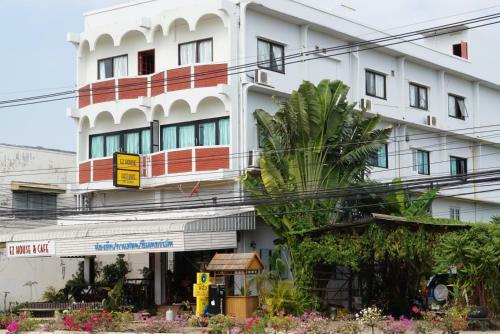 Hostal Ez House