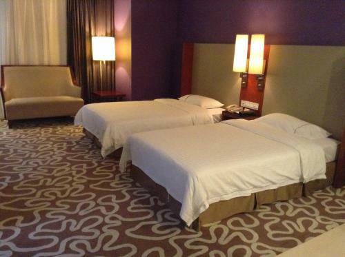 Shenzhen Caa Holy Sun Hotel, Luohu Railway Station