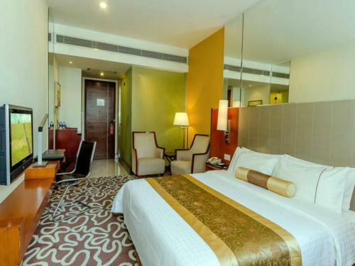 Shenzhen Caa Holy Sun Hotel, Luohu Railway Station