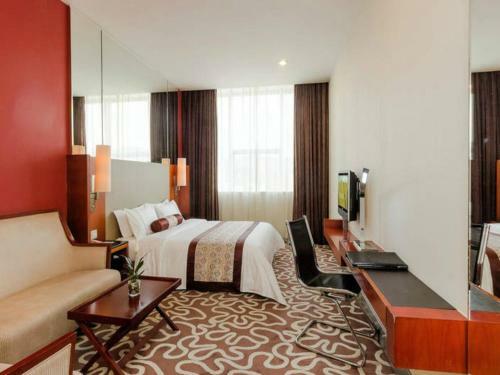 Shenzhen Caa Holy Sun Hotel, Luohu Railway Station