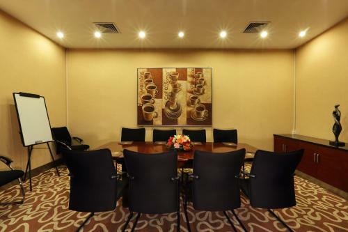 Shenzhen Caa Holy Sun Hotel, Luohu Railway Station