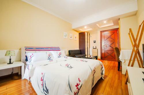 Shenzhen Style Apartment