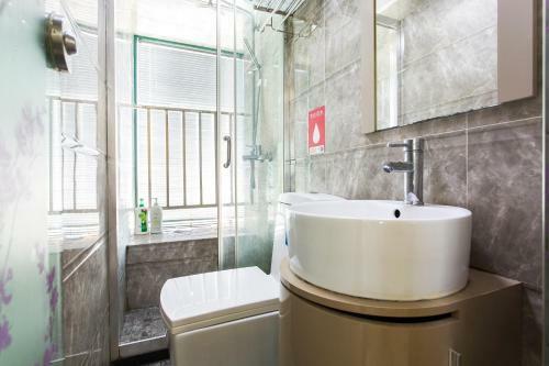 Shenzhen Dongmen Haicheng Boutique Apartment