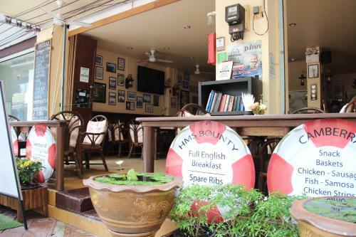 Hostal Beach Breeze Guesthouse