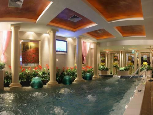 Shenzhen Kaili Hotel, Guomao Shopping Mall