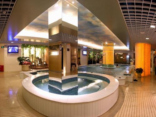 Shenzhen Kaili Hotel, Guomao Shopping Mall