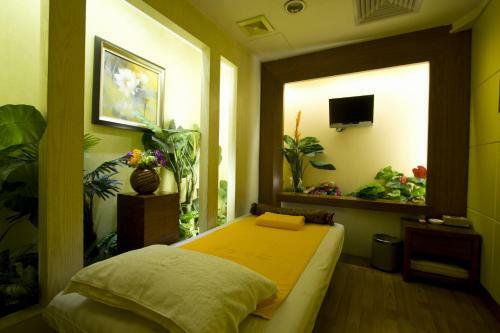 Shenzhen Kaili Hotel, Guomao Shopping Mall