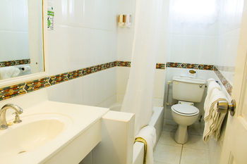 Dover Beach Hotel